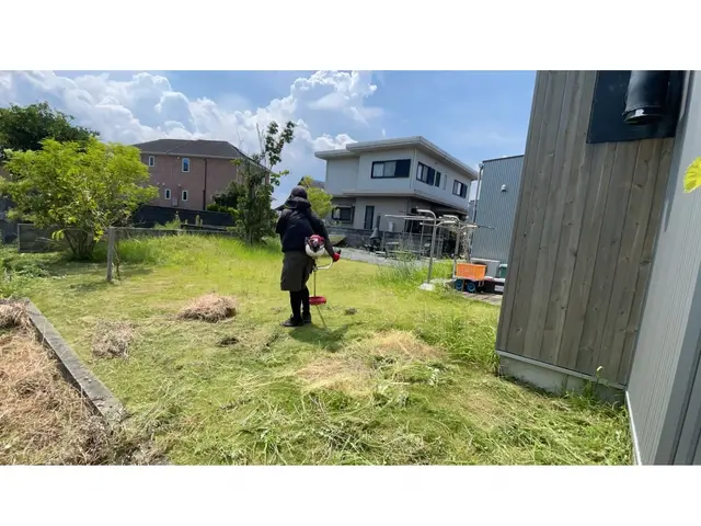 お庭や空き地、休耕地の草刈りお任せください！即日対応可能！サービスの画像