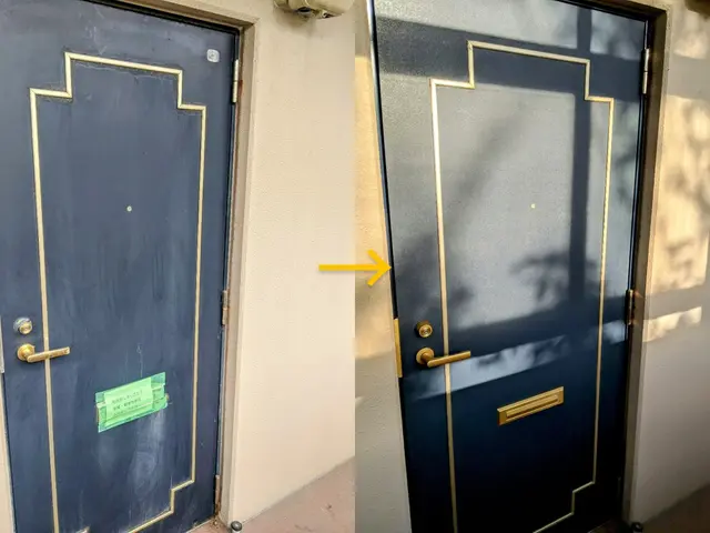 玄関ドアを交換せずにダイノックシート、塗装にて綺麗にしますサービスの画像