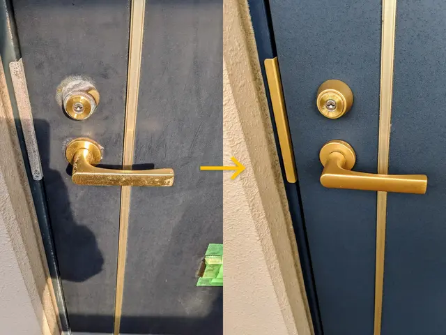 玄関ドアを交換せずにダイノックシート、塗装にて綺麗にしますサービスの画像