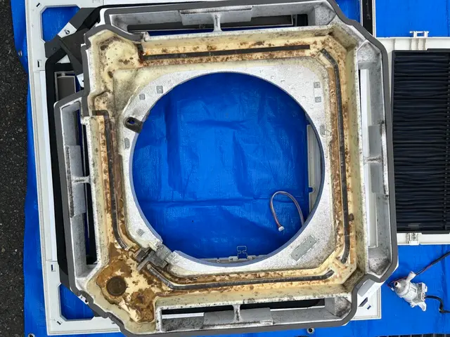 【天井埋め込みエアコン】丁寧・安心のプロ対応★エアコン内部までしっかり洗浄！サービスの画像