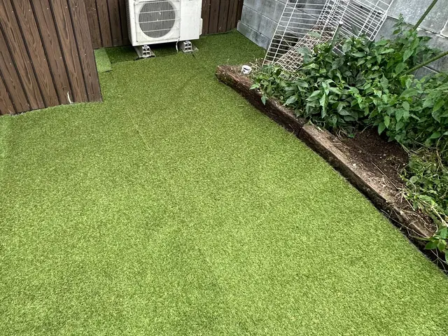 人工芝の施工させて頂きます。サービスの画像