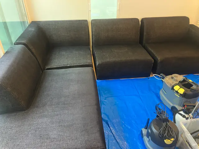 ソファークリーニング専門店！オリジナル洗浄液使用！気になる汚れ、シミ、臭いにサービスの画像