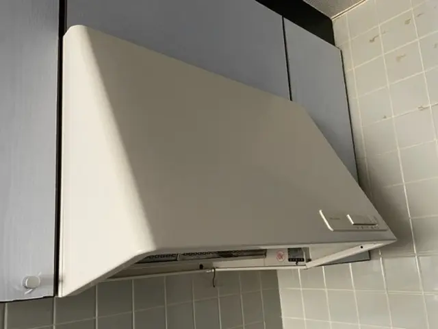 ☆レンジフードの分解洗浄☆　プロの技術でスッキリ、お掃除します。サービスの画像