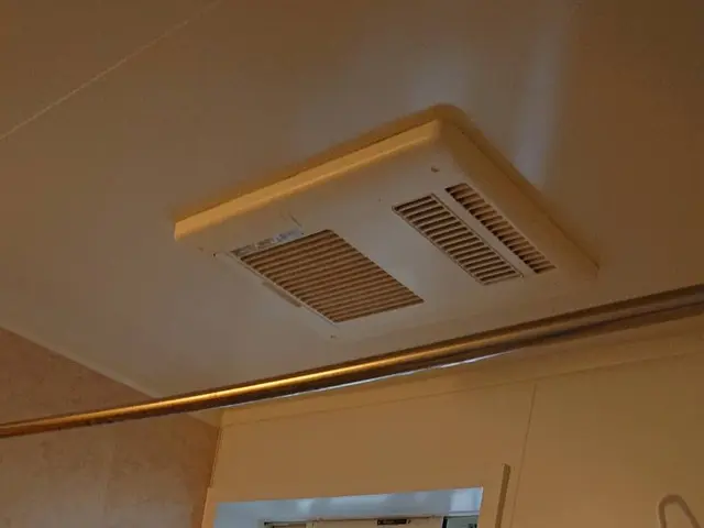 【神戸  北区発】浴室換気乾燥機取替, 先ずは 写真で後継機種を選択いたします。サービスの画像