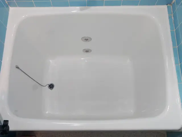 落ちない汚れやヒビ、割れに浴槽塗装サービスの画像