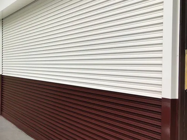 シャッター塗装☆シャッターも定期的な塗替えを♪サービスの画像