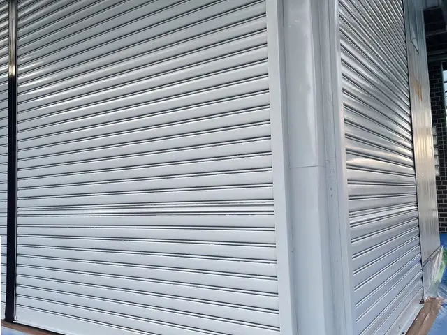 シャッター塗装☆シャッターも定期的な塗替えを♪サービスの画像