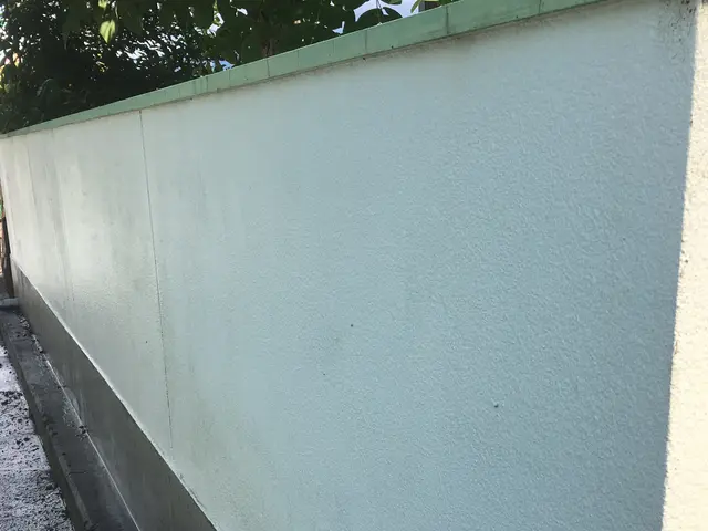 ＊ベランダの他、駐車スペース、玄関ポーチ、外壁（高所除く）等も承っております！サービスの画像