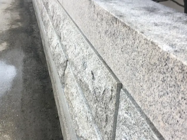 ＊ベランダの他、駐車スペース、玄関ポーチ、外壁（高所除く）等も承っております！サービスの画像