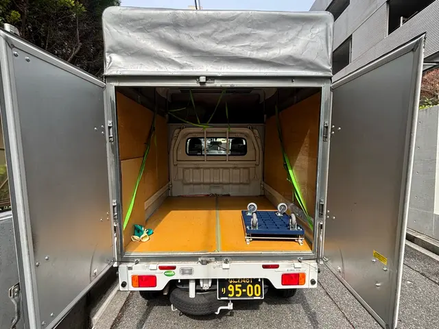 ホロ付き軽トラックリユース品は積み放題　不用品回収、エアコン取り外し料不要サービスの画像