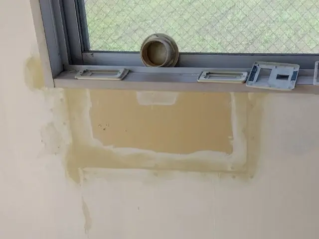 【内装専門職人です】「壁紙」だけではなく「壁穴」まで ちゃんと修理します！サービスの画像