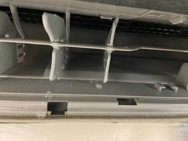 ご予約時にエアコンの型式をご連絡願います。不明な時はご連絡ください。サービスの画像