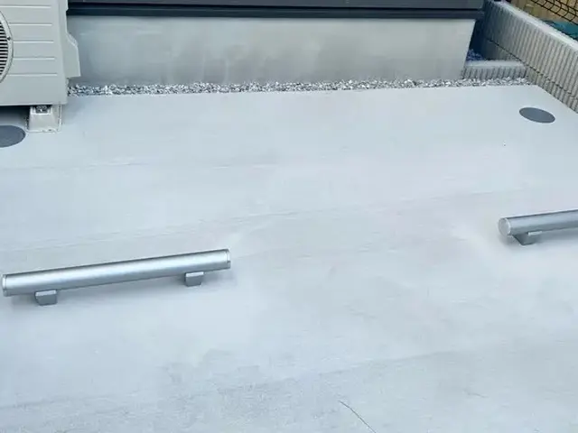 車止めブロックの設置承ります。安心のアンカー打ち込み固定。お洒落な持込も対応可能サービスの画像