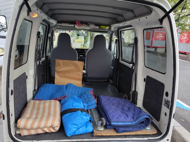 「少量からの単身引越＋家電家具の輸送はお任せ下さい」  緊急便や往復便も承りますサービスの画像