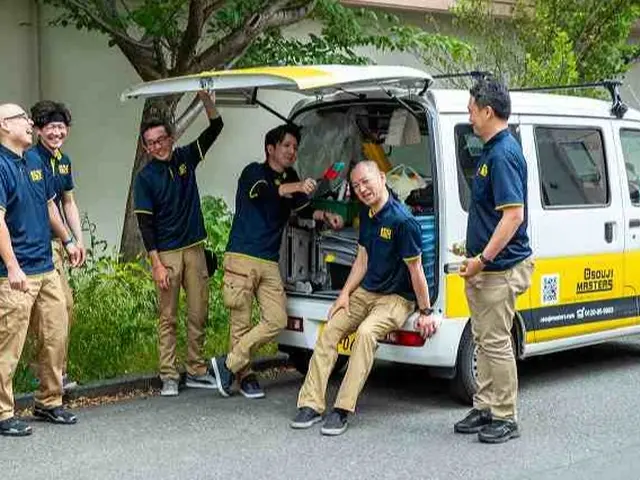 エアコン 月450件の実績！市販のクリーニング専用キットでは落とせない本格洗浄。サービスの画像