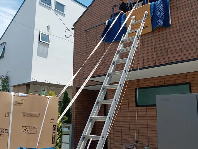 ㈲菊地家電におまかせ！大型家電家具の人力宙吊り！サービスの画像