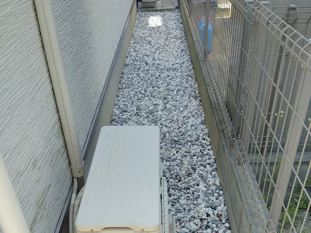 【防犯対策】毎年の草むしり・草刈りでお悩みの方！1回の施工で10年解放されます！サービスの画像