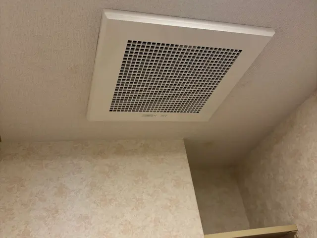 トイレの換気扇取替工事サービスの画像