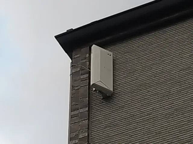 【高所作業車のあるアンテナ工事会社】3階への設置でも弊社なら対応可能サービスの画像