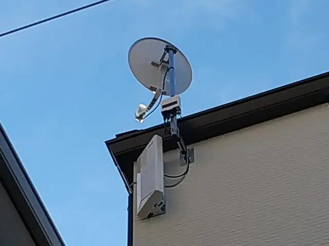 【高所作業車のあるアンテナ工事会社】3階への設置でも弊社なら対応可能サービスの画像