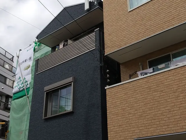 【高所作業車のあるアンテナ工事会社】3階への設置でも弊社なら対応可能サービスの画像