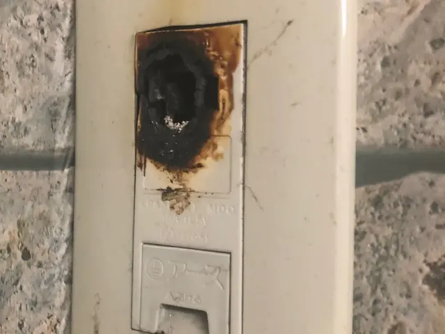 コンセント交換、増設、スイッチ交換サービスの画像