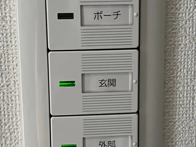 コンセント交換、増設、スイッチ交換サービスの画像