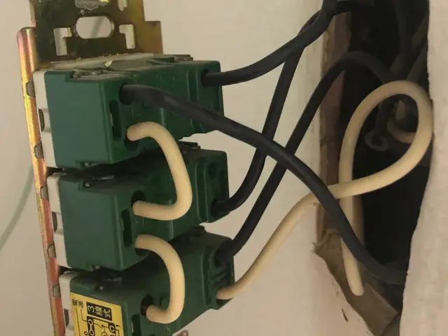 コンセント交換、増設、スイッチ交換サービスの画像