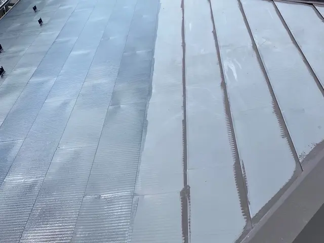 自信の完全自社施工！損害保険加入済み◎訪問時の駐車場代は当店が負担します！サービスの画像