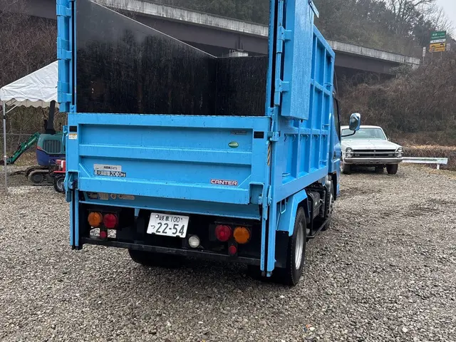 2トン箱車で荷台の容積6.8m3まで積み放題です。お急ぎの対応も可能です。サービスの画像