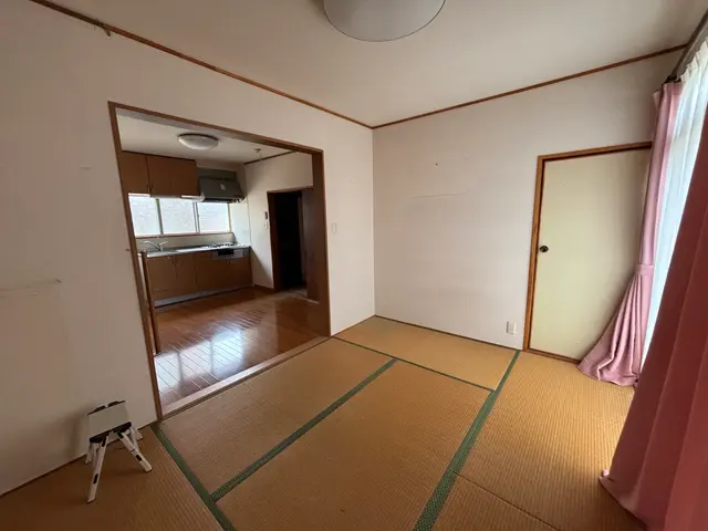 2トン箱車で荷台の容積6.8m3まで積み放題です。お急ぎの対応も可能です。サービスの画像