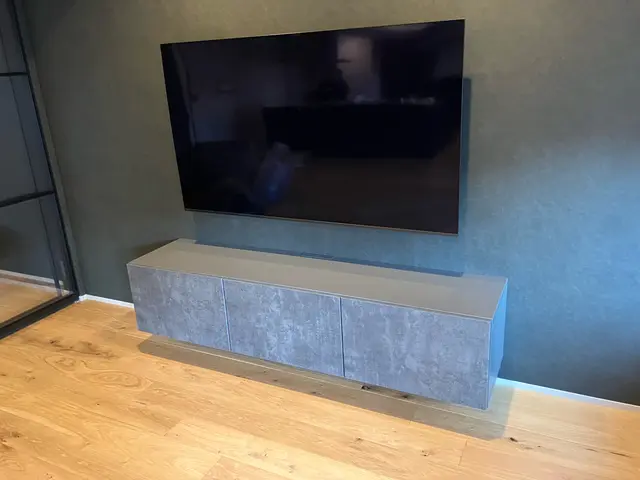 ウォールシェルフ設置　後付け棚設置サービスの画像