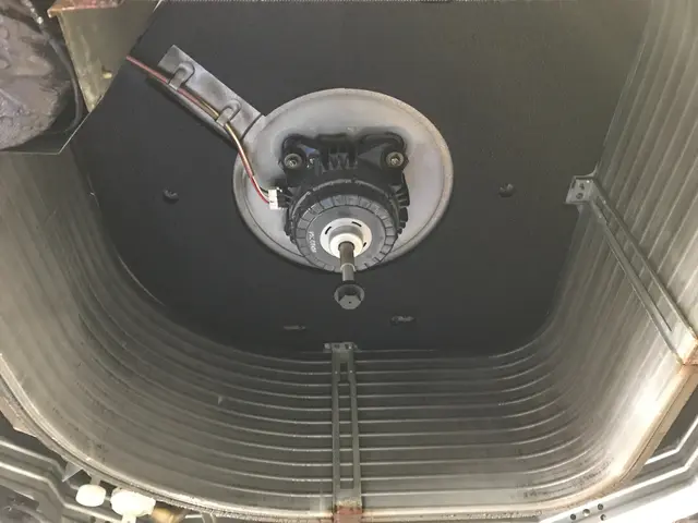 年中無休でガンバる天井埋め込みエアコン、ピカピカにして労ってあげましょう！サービスの画像