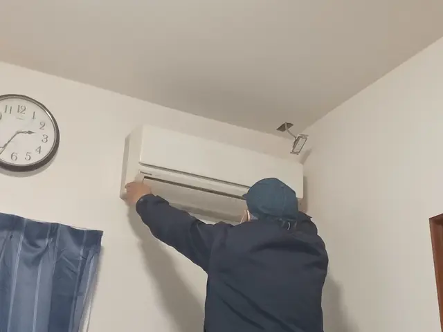 新品工事は3年保証付き！損害保険加入済みで安心・丁寧なエアコン取り付けサービスの画像