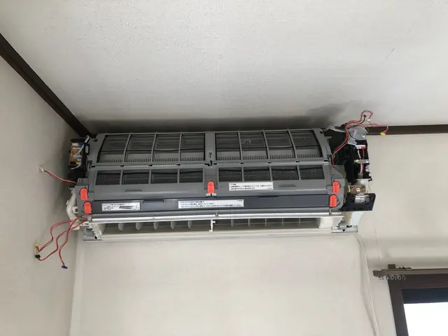 エアコンクリーニング15年以上の経験と年間1000台近くの実績でキレイにしまサービスの画像