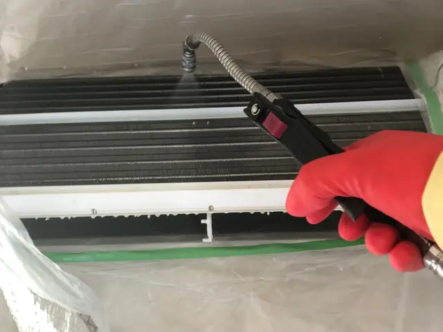 エアコンクリーニング15年以上の経験と年間1000台近くの実績でキレイにしまサービスの画像