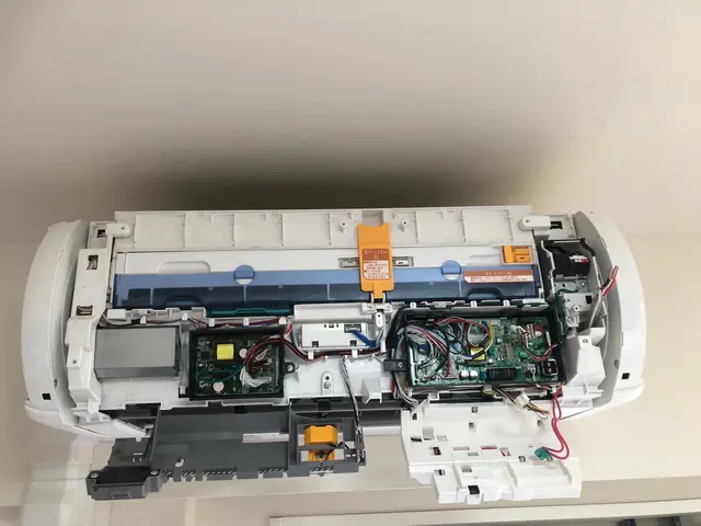 エアコンクリーニング15年以上の経験と年間1000台近くの実績でキレイにしまサービスの画像