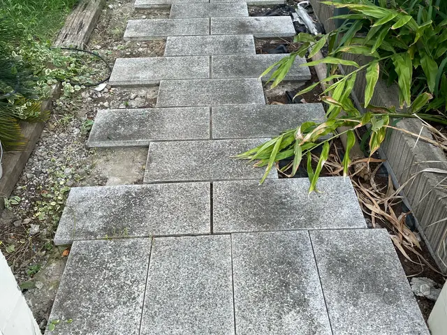 お客様の要望に応える玄関タイルクリーニングサービスの画像