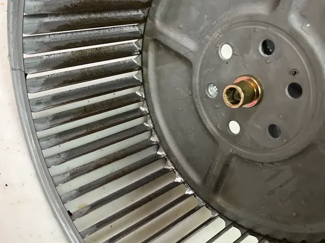 笑顔でお伺い♪頑固な油汚れもスッキリ解消！丁寧で安心の自社スタッフが対応！サービスの画像