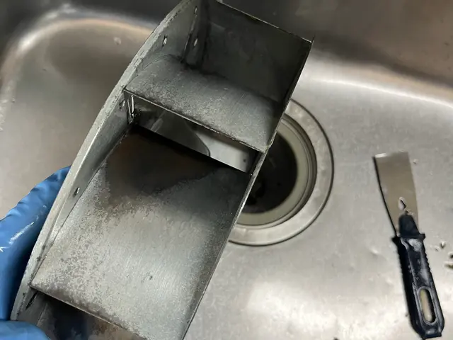 笑顔でお伺い♪頑固な油汚れもスッキリ解消！丁寧で安心の自社スタッフが対応！サービスの画像