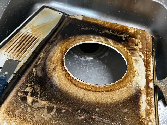 笑顔でお伺い♪頑固な油汚れもスッキリ解消！丁寧で安心の自社スタッフが対応！サービスの画像