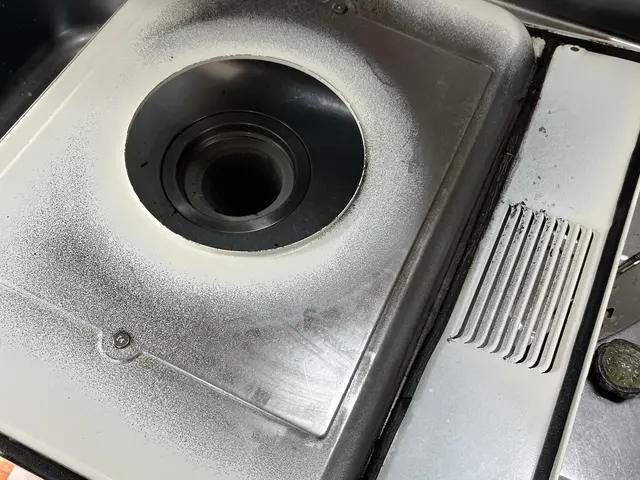 笑顔でお伺い♪頑固な油汚れもスッキリ解消！丁寧で安心の自社スタッフが対応！サービスの画像