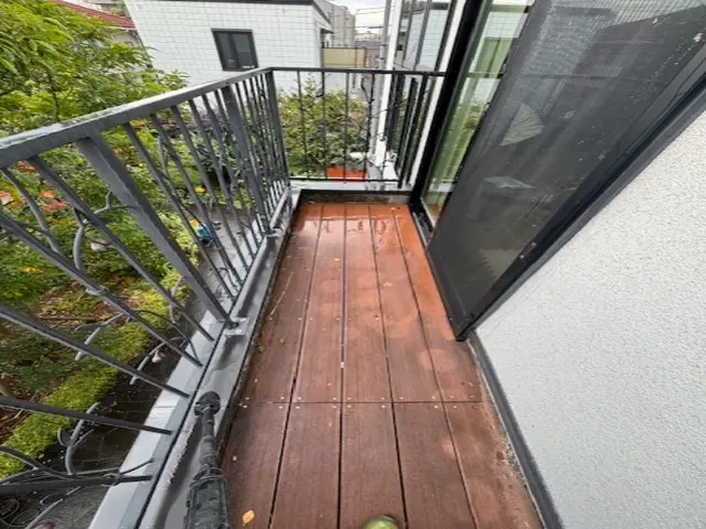 ベランダ・バルコニークリーニングお客様のお力になります！迅速丁寧に作業いたしますサービスの画像