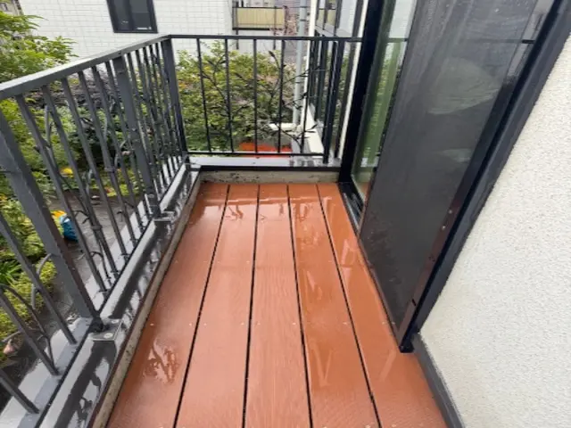 ベランダ・バルコニークリーニングお客様のお力になります！迅速丁寧に作業いたしますサービスの画像