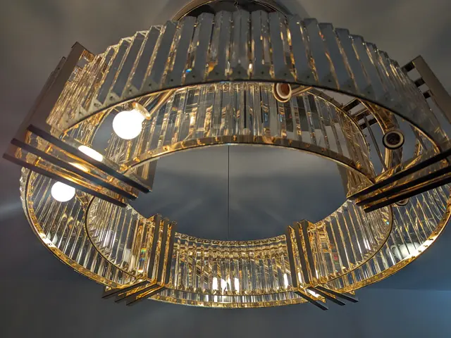 脚立を用いた高所作業承ります！サービスの画像