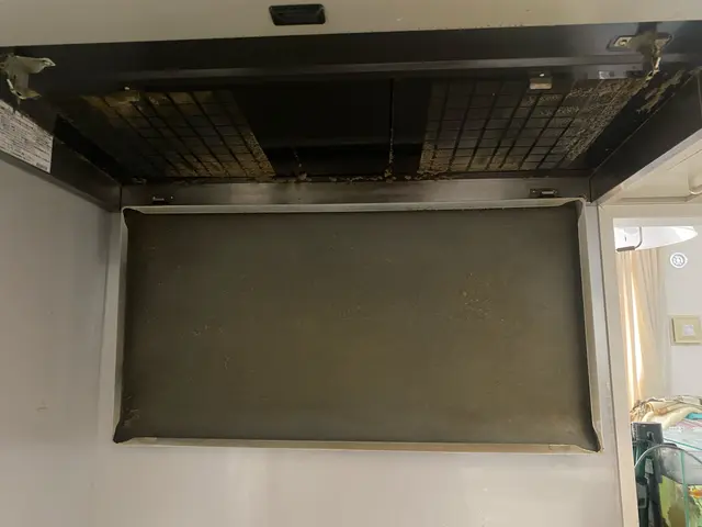 頑固な油汚れを除去致します！土日祝日または時間外もお気軽に御用命下さい！サービスの画像