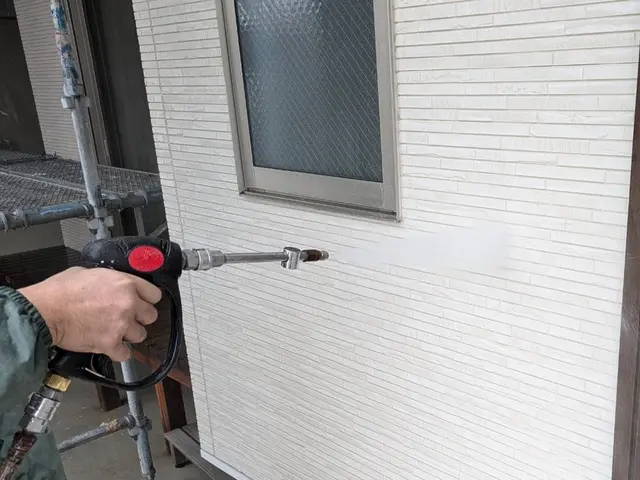 【PayPay使えます】年中無休！外壁、塀高圧洗浄！苔、黒ずみ落とせます！サービスの画像