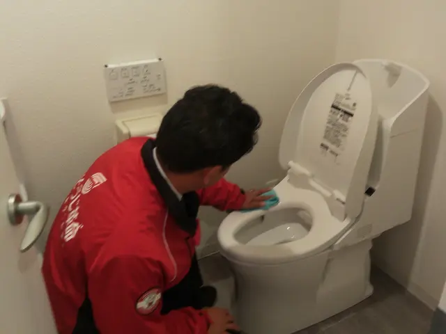 ＜損害保険加入済＞キレイな空間づくりのお手伝い致します！トイレタンク内部洗浄付サービスの画像