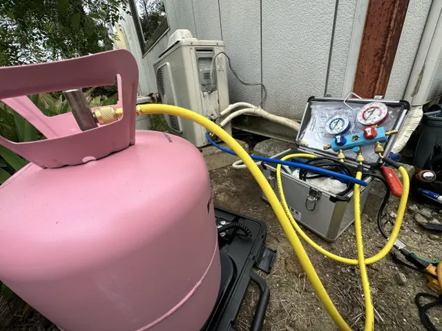エアコンのガス充填・ガス漏れパイプ修理・取付・取り外し処分などお任せ下さい！ごサービスの画像
