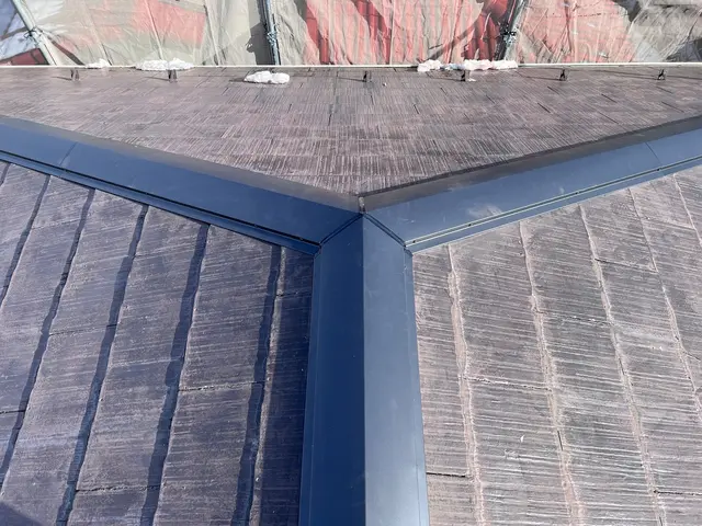 棟板金交換、屋根カバー工事、葺き替え工事、瓦工事一式サービスの画像